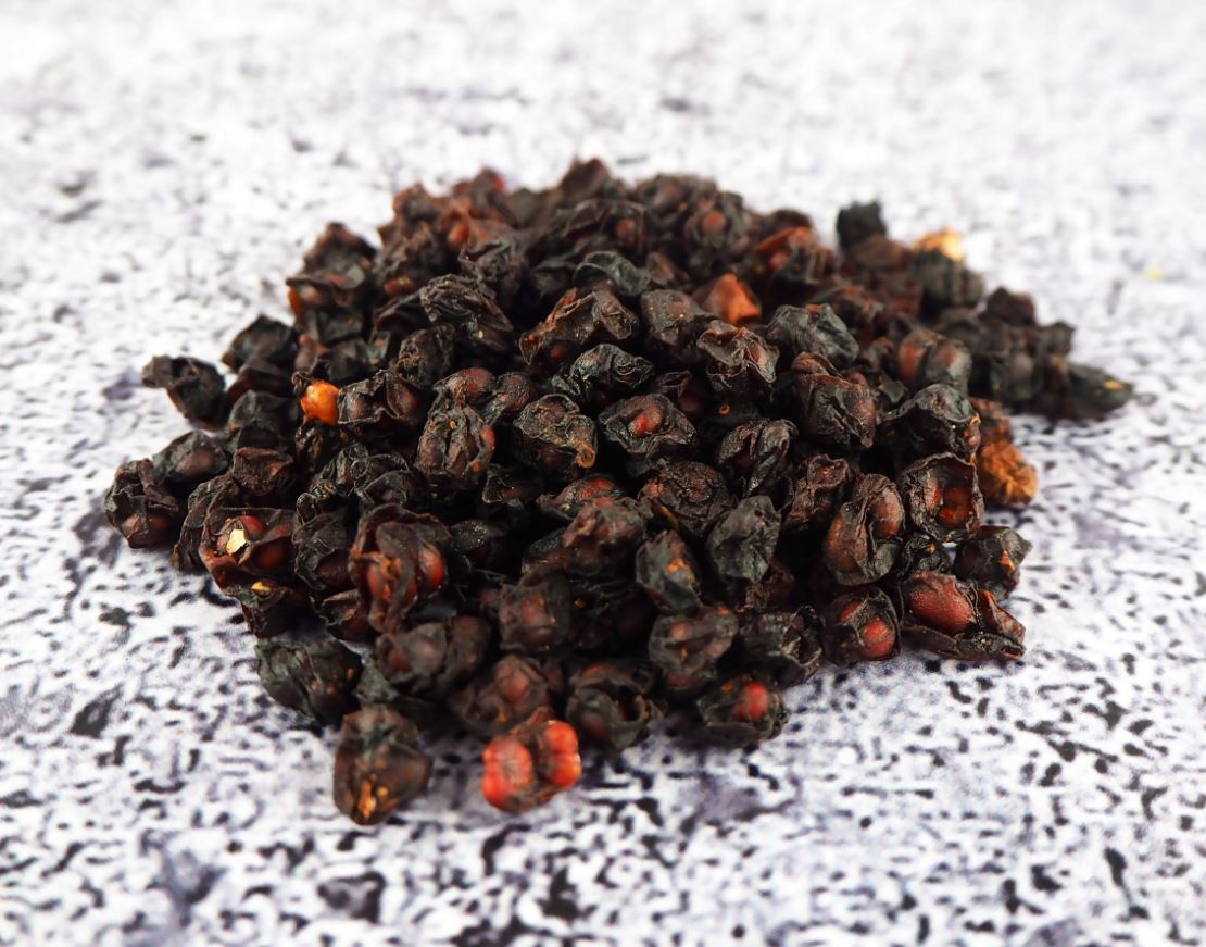 Suszony owoc cytryńca chińskiego Schisandra chinensis - surowiec zielarski